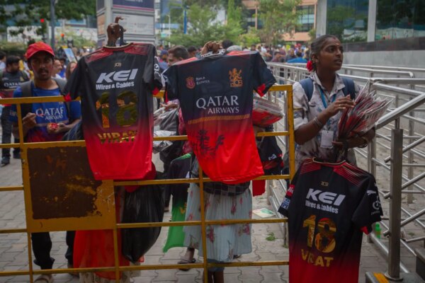 Torcedor viu camisa do RCB ostentando nas arquibancadas durante uma partida da Copa do Mundo FIFA de 2026 [Watch]