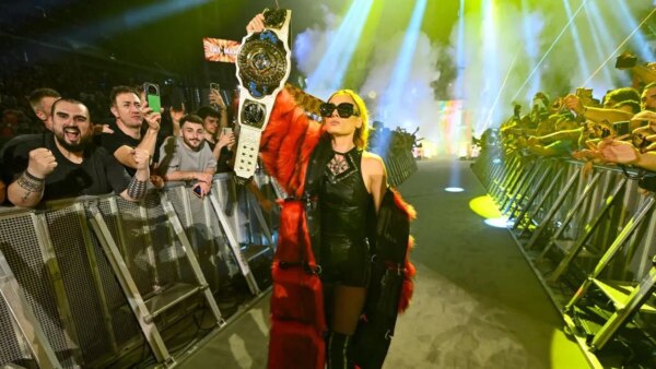 Becky Lynch é vista em outra promoção em meio à ausência da WWE