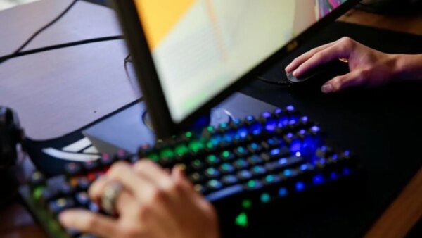 Espírito de equipe e Team Falcons vencem nos playoffs do IEM Cologne
