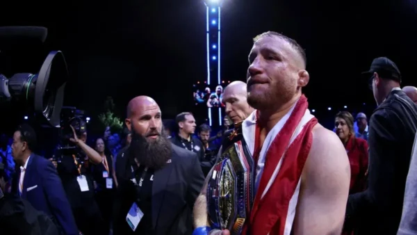 UFC Freedom 250 fica aquém do hype do Super Bowl, mas proporciona grande vitória