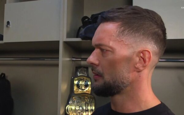 O ex-campeão mundial diz que não confia em Finn Balor em um segmento tenso nos bastidores do WWE SmackDown