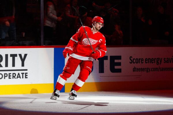 Enquanto Wild continua a perseguir Dylan Larkin, vozes da NHL explicam por que ele poderia ser a peça que faltava
