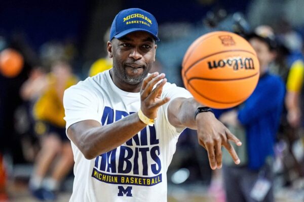 Mike Boynton, do Michigan, pressionando para substituir Dusty May: ‘Operando como se fosse o treinador’