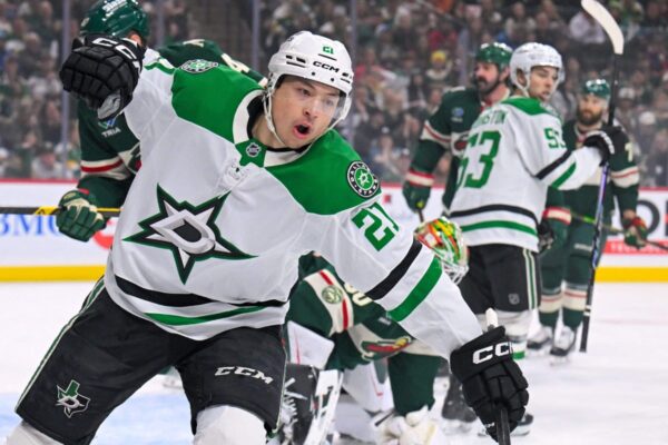 O atacante do Stars, Jason Roberson, é uma possibilidade real para os Blackhawks?