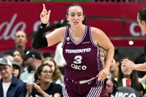 Marina Mabrey, do Tempo, marca 53 pontos e empata o recorde de um único jogo da WNBA