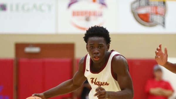 Ex-Iona G Adam Njie Jr. foi considerado inelegível pela NCAA por causa do corte de pontos