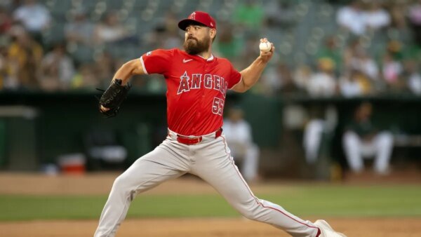 Royals assinam contrato com LHP Matt Moore para liga secundária