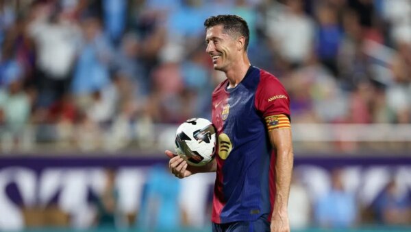 Fire anuncia adição do ex-astro do Barcelona Robert Lewandowski