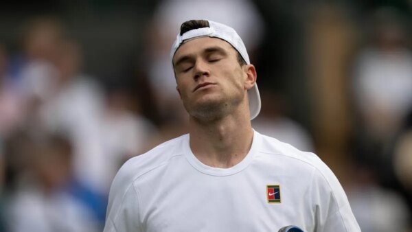 Jack Draper (braço) da Grã-Bretanha desiste de Wimbledon