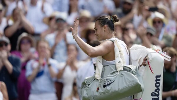 A número 1, Aryna Sabalenka, cabeça-de-chave avança para a segunda rodada em Wimbledon