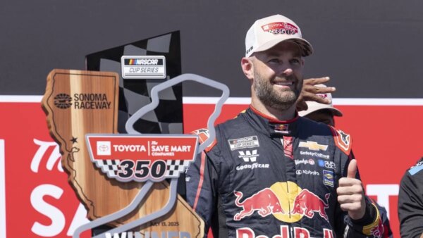 Shane van Gisbergen perseguindo a repetição de Sonoma com um obstáculo a menos