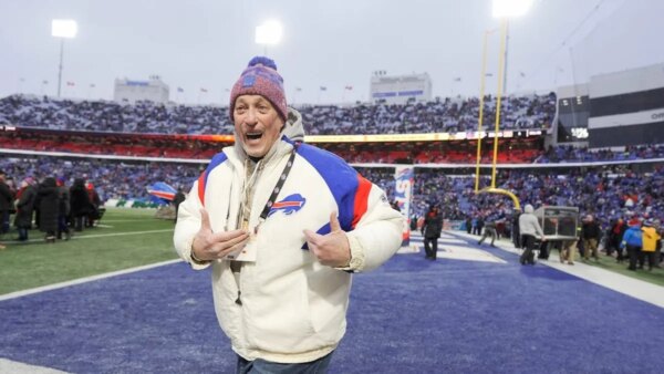 Jim Kelly reconhece que recentemente teve um derrame