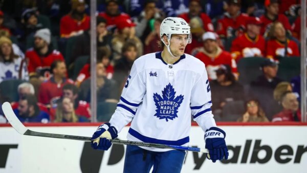 Blues adquire D Brandon Carlo do Maple Leafs