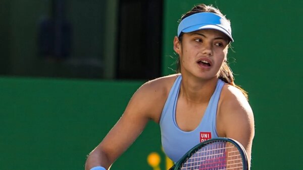 Emma Raducanu (perna) desiste na véspera do jogo de Wimbledon