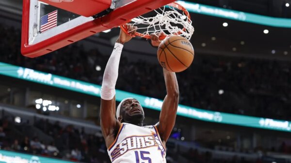 Relatório: RFA Mark Williams permanece com o Suns em um contrato de 3 anos e US$ 38 milhões
