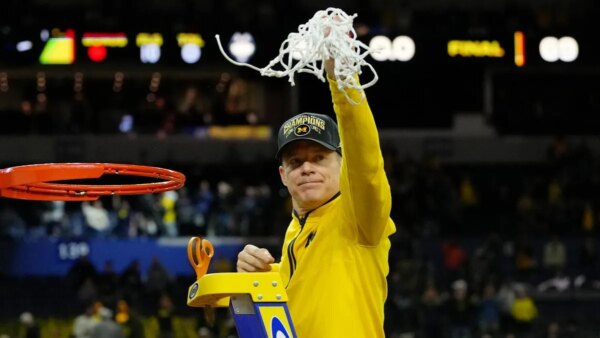 Relatórios: Mavericks contratando Dusty May do Michigan como treinador principal