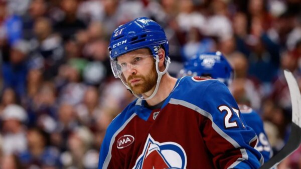 Avalanche recontrata D Brett Kulak, D Brent Burns