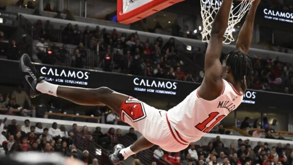 Relatório: Bulls exercem opção de equipe de US$ 2,4 milhões para F Leonard Miller