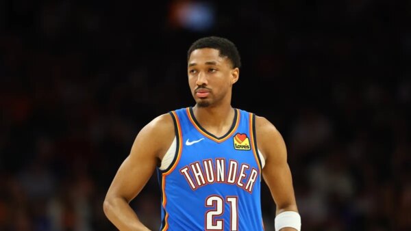 Relatórios: Thunder negociando G Aaron Wiggins para Hawks