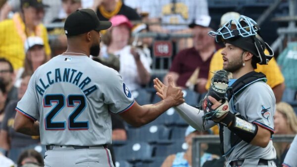 Marlins vencendo no arremesso, bola pequena, enquanto Rockies busca respostas