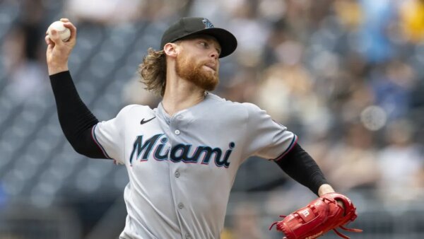 Max Meyer dos Marlins se esforça para continuar o jogo tórrido no confronto contra os Giants