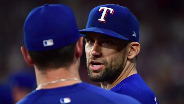 Rangers arranha RHP Nathan Eovaldi (joelho) vs.