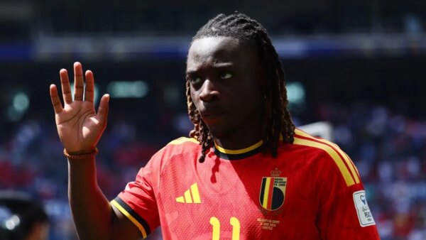 Após o nascimento do filho, Jeremy Doku retorna à Bélgica na terça-feira