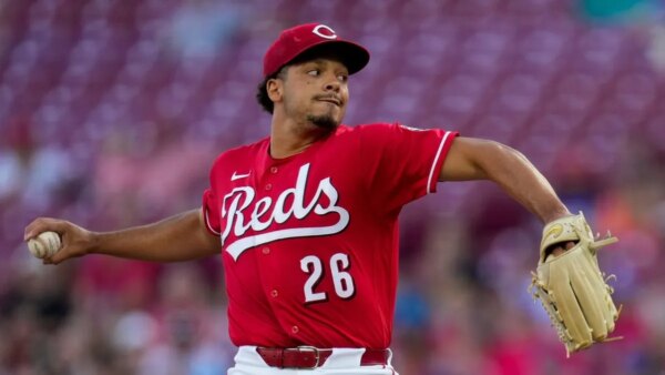 Reds recorrem ao escaldante RHP Chase Burns contra Jared Jones, Pirates