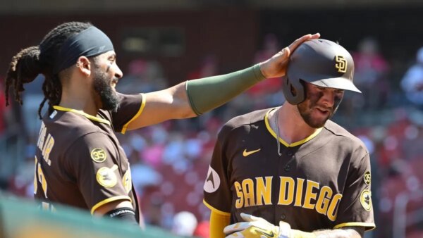 O ressurgimento ofensivo otimista dos Padres continuará contra o Rangers