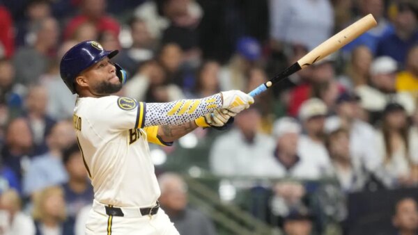 Jackson Chourio e Christian Yelich vão fundo enquanto os Brewers derrotam os Guardiões