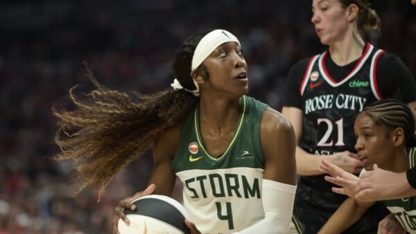 O novato do Storm, G Flau’jae Johnson, assina com a Unrivaled