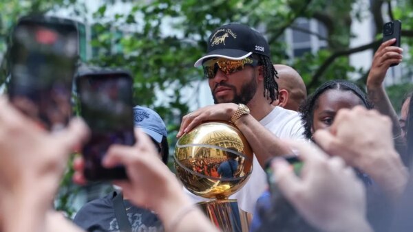 53 anos de espera terminam em glória na parada do campeonato dos Knicks