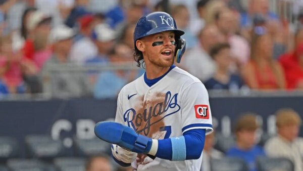 Royals SS Bobby Witt Jr. sai mais cedo com desconforto no joelho contra Cardinals