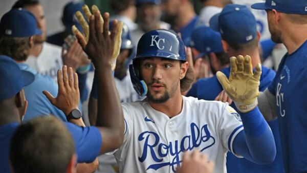 Royals acelera as cartas, mas vê Bobby Witt Jr. sair do jogo