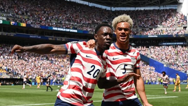 Balogun e Freeman lideram USMNT com vantagem de 2 a 0 no intervalo contra a Austrália