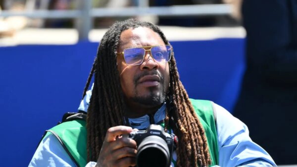 Marshawn Lynch é credenciado como fotógrafo da Copa do Mundo