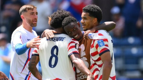 Sem Pulisic, sem problema: USMNT venceu a Austrália por 2 a 0 para garantir a vaga na fase eliminatória