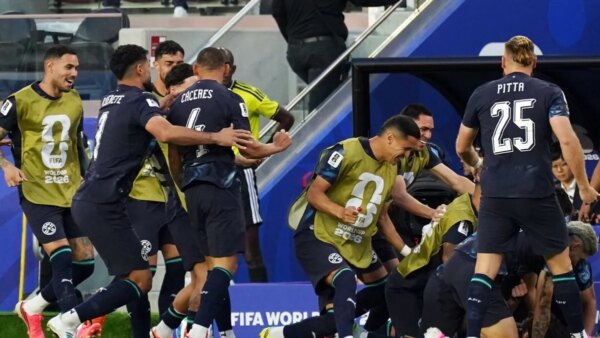 O Paraguai, com 10 jogadores, vence a Turquia por 1 a 0, ainda vivo na Copa do Mundo