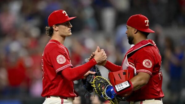 O Rangers continua respondendo e derrota os Padres em um jogo com muitos gols