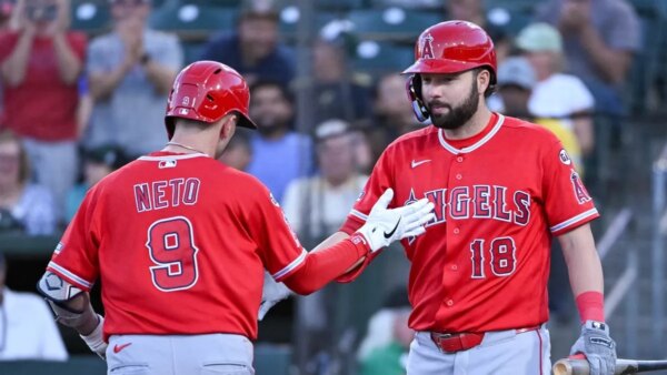A tempestade de A volta do déficit de 7 corridas para derrotar os Angels em 10º