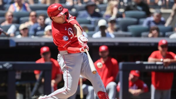 Sal Stewart e Reds se soltam na goleada sobre os Yankees