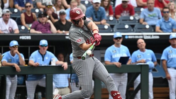 Deiten Lachance home run duas vezes, Oklahoma vence a Carolina do Norte no MCWS