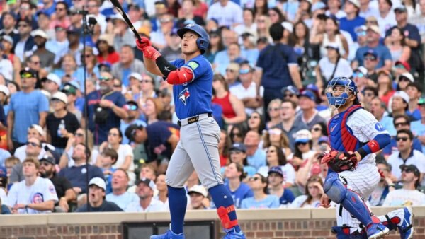 Blue Jays eliminam déficit de 5 corridas para surpreender Cubs
