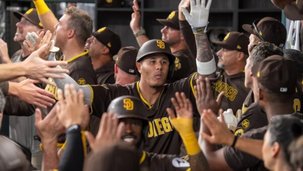 Padres trazem morcegos repentinamente barulhentos para o final da série contra Rangers