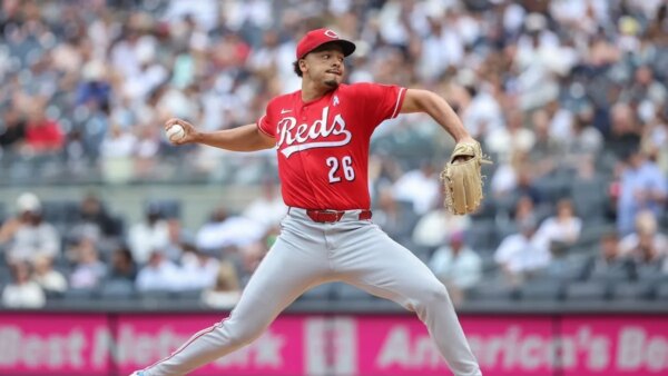 Chase Burns e Reds conquistam vitória na série de estrada contra os Yankees
