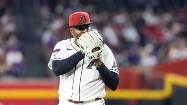 Gêmeos rali em 7º, segura Diamondbacks