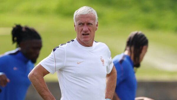 O técnico da França, Didier Deschamps, perderá jogo com a Noruega após falecimento da mãe