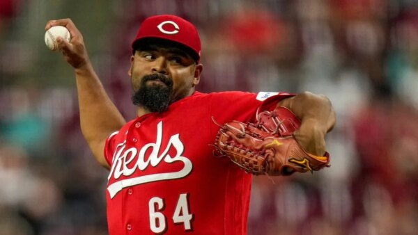 Reds colocam RHP Tony Santillan (oblíquo) na lista de lesionados