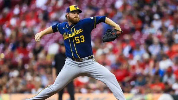 Brandon Woodruff, dos Brewers, enfrenta adversários frequentes, Cubs, enquanto o retorno continua