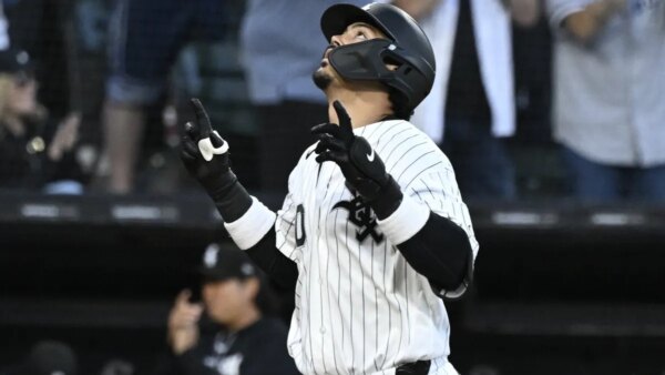 O chute solo de Miguel Vargas leva o White Sox a ultrapassar os Guardians